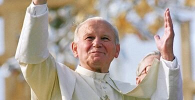 Obraz przedstawiający Jana Pawła II podnoszącego ręce