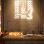 Obraz przedstawiający białego gołębia lecącego wokół pustego kościoła ze świecą i otwartą Biblią na stole